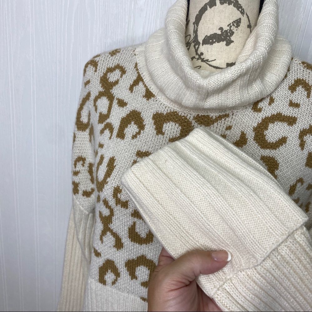 Nine West Long Sleeve Cheetah Print Turtleneck Sweater Size Medium - Picture 5 of 10